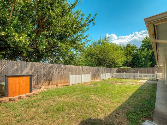 708 Garrison Lane, Yukon, OK 73099