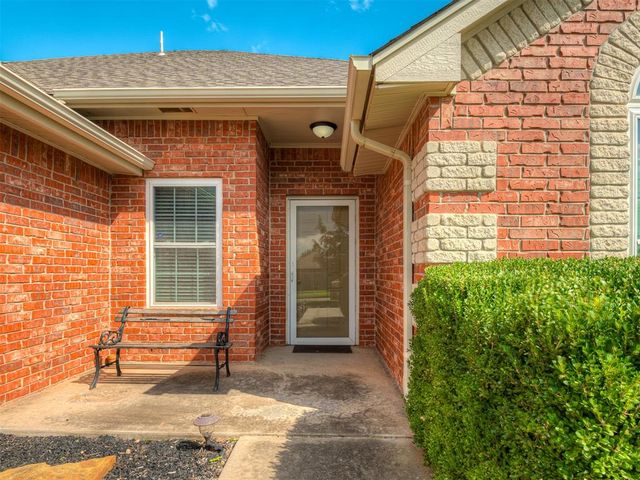 708 Garrison Lane, Yukon, OK 73099