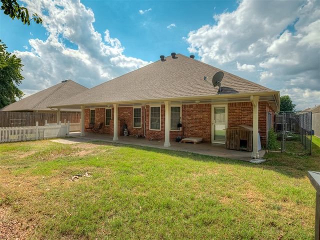 708 Garrison Lane, Yukon, OK 73099