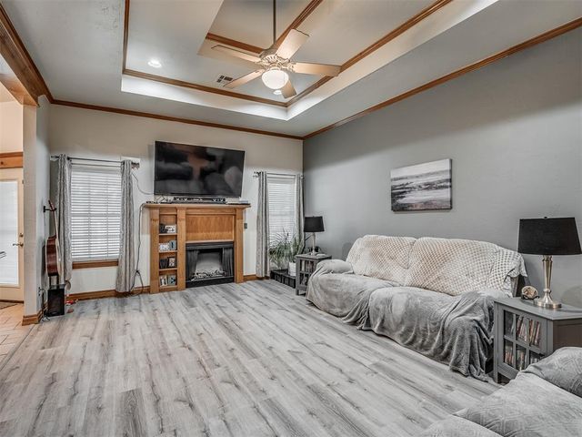 708 Garrison Lane, Yukon, OK 73099