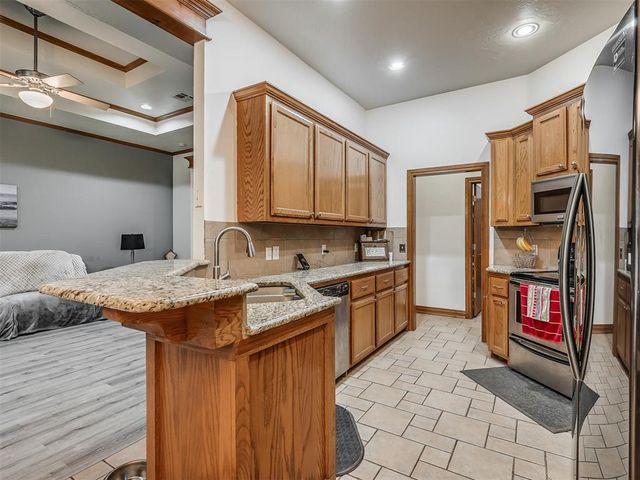 708 Garrison Lane, Yukon, OK 73099