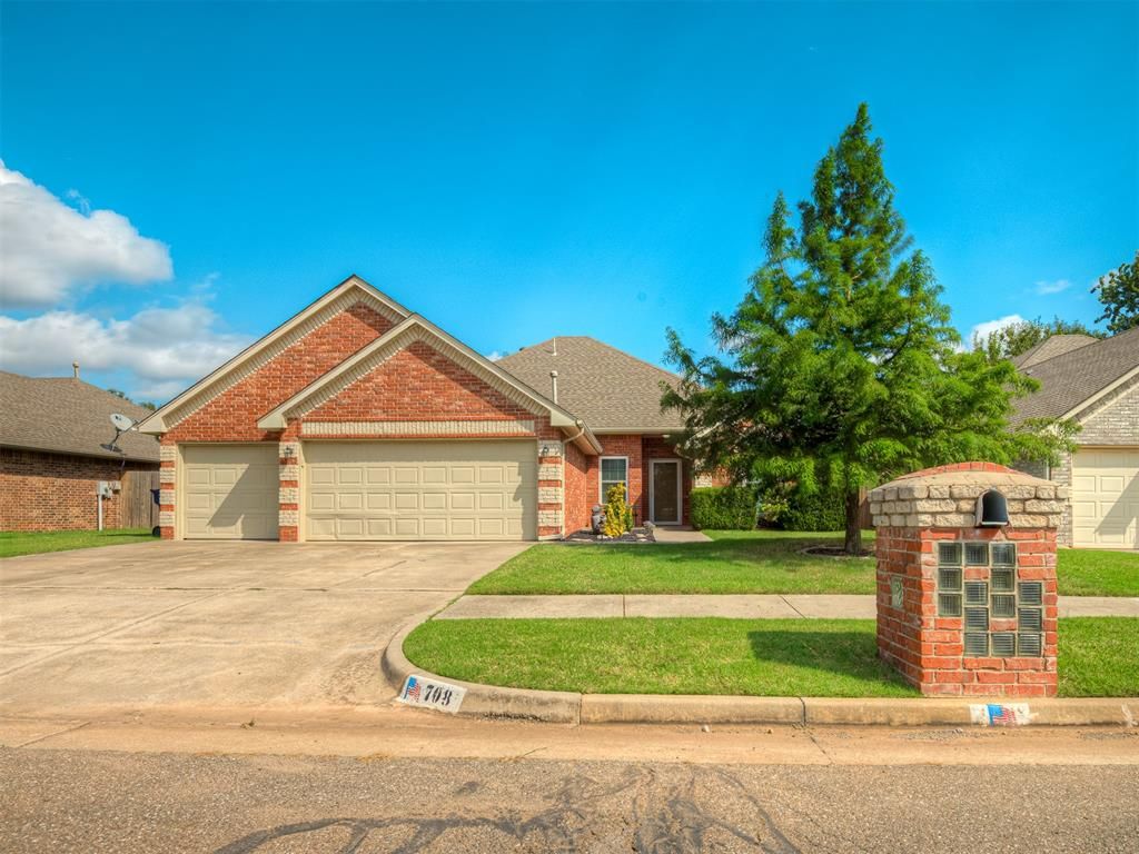708 Garrison Lane, Yukon, OK 73099