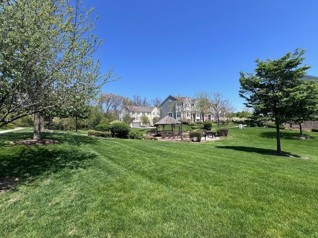 56 Veneto Court, Streamwood, IL 60107