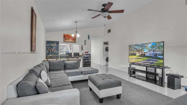 3926 S Arelia Dr S, Delray Beach, FL 33445