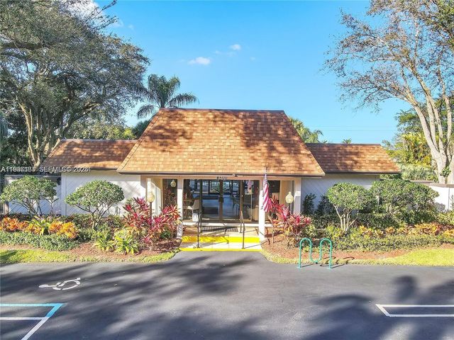 3926 S Arelia Dr S, Delray Beach, FL 33445