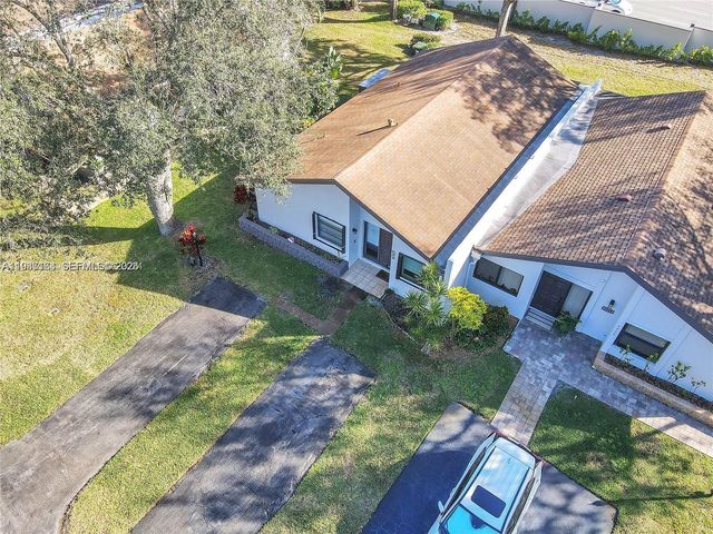 3926 S Arelia Dr S, Delray Beach, FL 33445