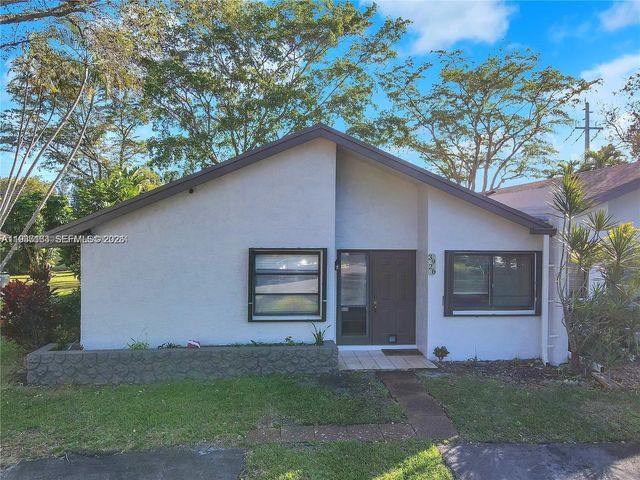 3926 S Arelia Dr S, Delray Beach, FL 33445