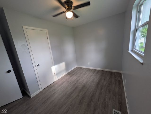 7 N Middle Street, Greenwood, IN 46143