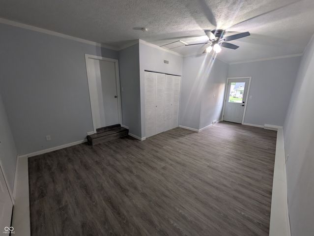 7 N Middle Street, Greenwood, IN 46143
