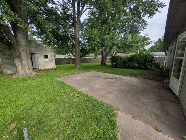 7 N Middle Street, Greenwood, IN 46143