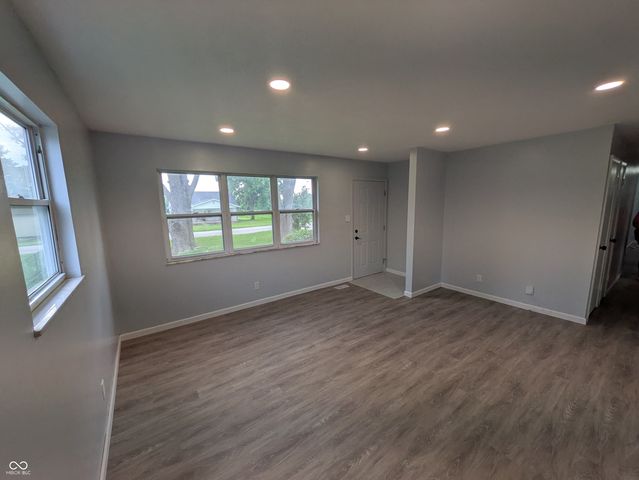 7 N Middle Street, Greenwood, IN 46143