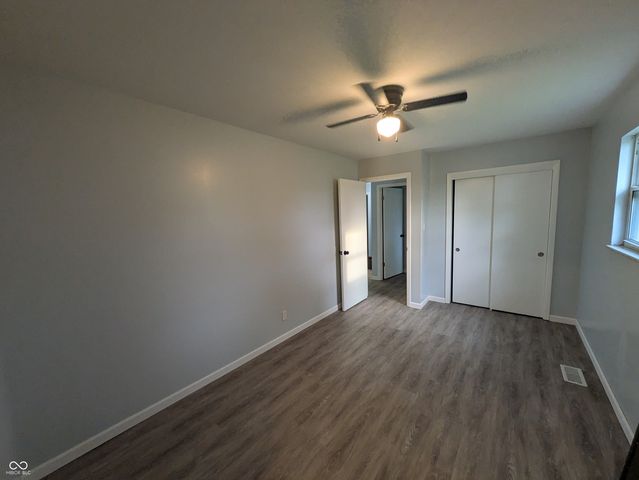 7 N Middle Street, Greenwood, IN 46143