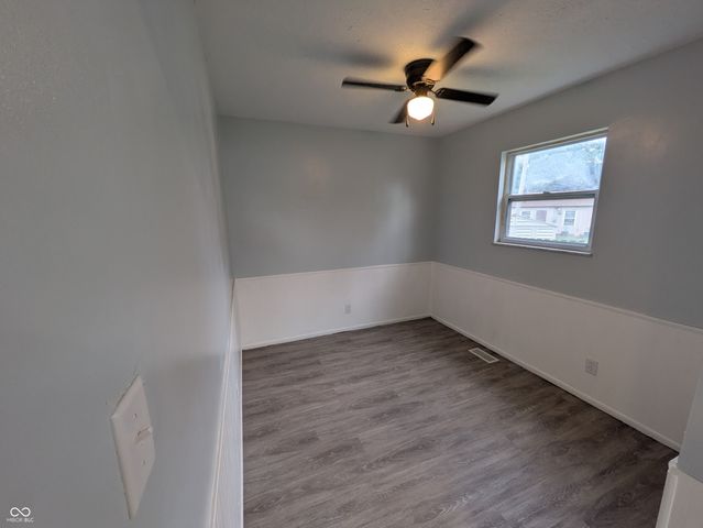 7 N Middle Street, Greenwood, IN 46143