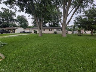 7 N Middle Street, Greenwood, IN 46143