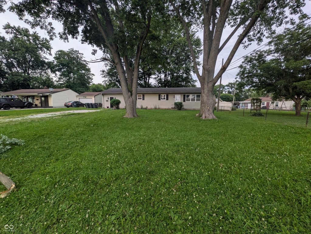 7 N Middle Street, Greenwood, IN 46143
