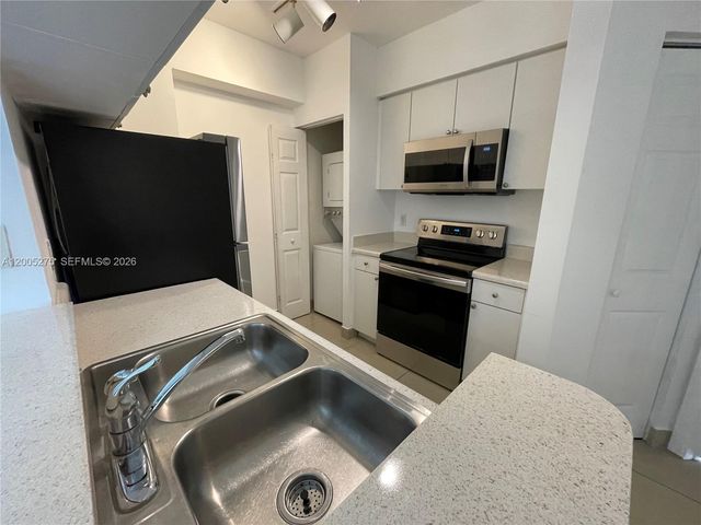 17100 N Bay Rd 1517, Sunny Isles Beach, FL 33160