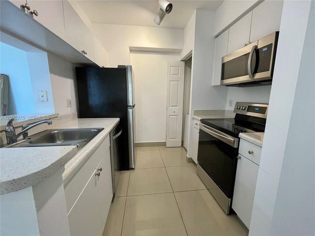 17100 N Bay Rd 1517, Sunny Isles Beach, FL 33160