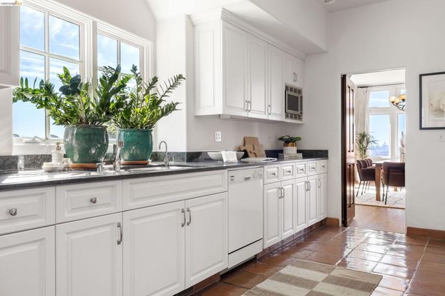 4951 Proctor Ave, Oakland, CA 94618