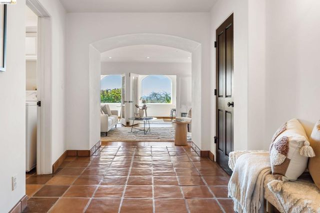 4951 Proctor Ave, Oakland, CA 94618