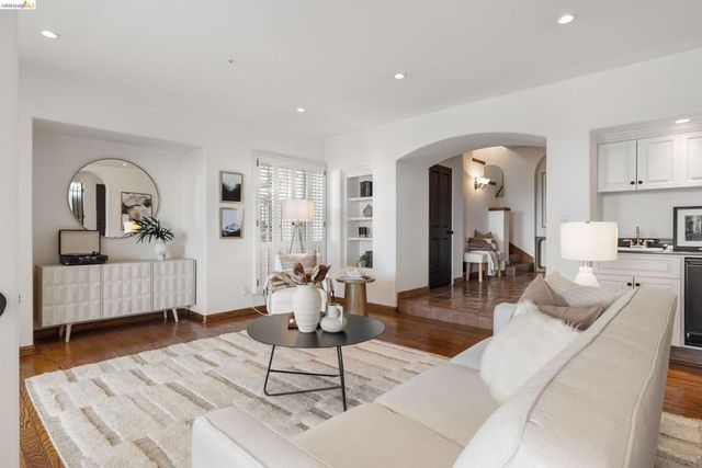 4951 Proctor Ave, Oakland, CA 94618