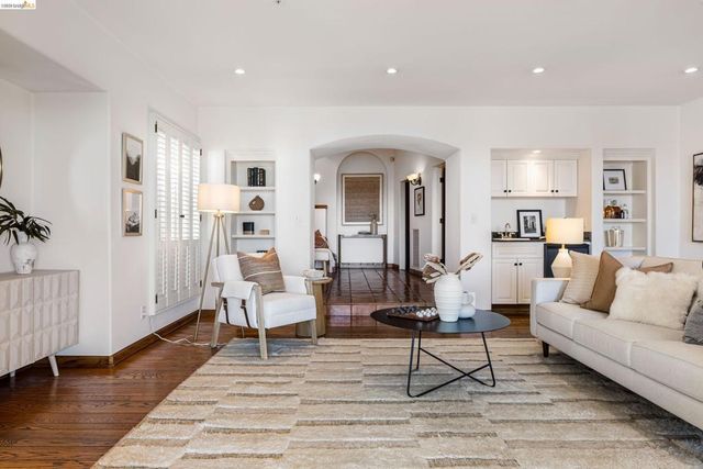 4951 Proctor Ave, Oakland, CA 94618