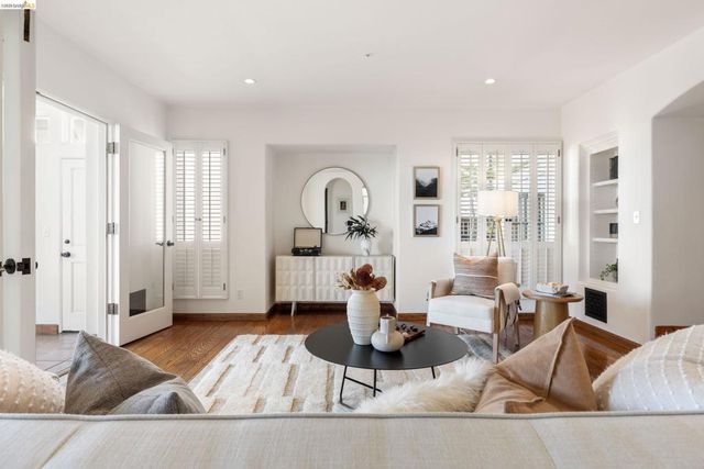 4951 Proctor Ave, Oakland, CA 94618