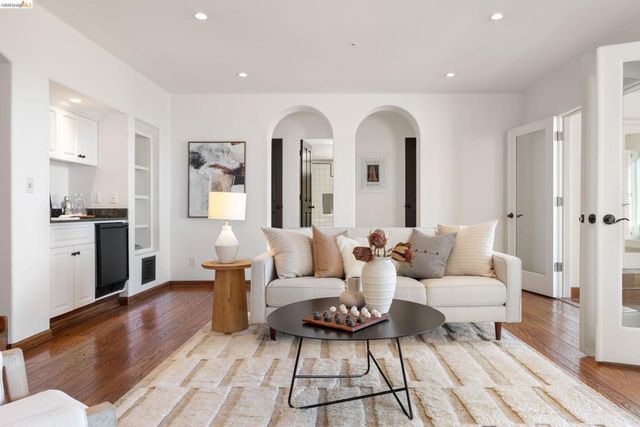 4951 Proctor Ave, Oakland, CA 94618