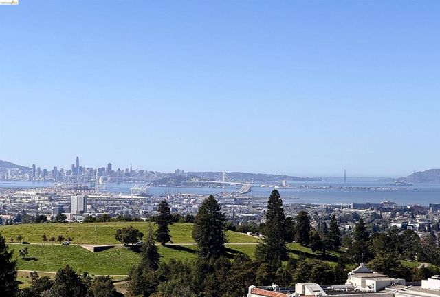 4951 Proctor Ave, Oakland, CA 94618