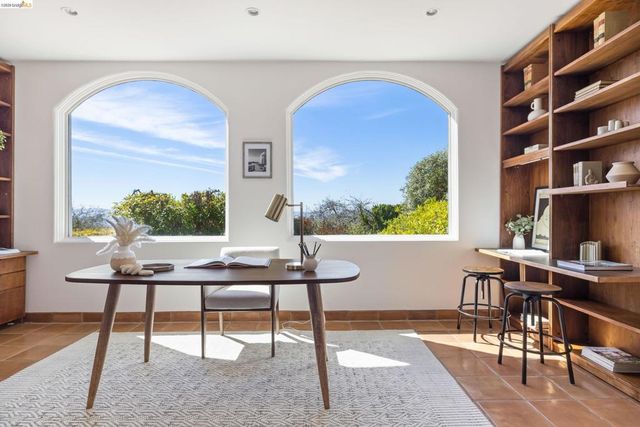 4951 Proctor Ave, Oakland, CA 94618