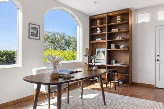 4951 Proctor Ave, Oakland, CA 94618