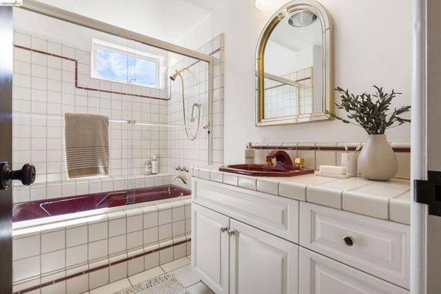 4951 Proctor Ave, Oakland, CA 94618