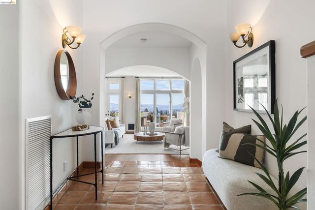 4951 Proctor Ave, Oakland, CA 94618