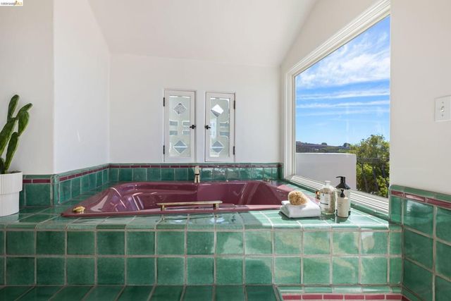 4951 Proctor Ave, Oakland, CA 94618