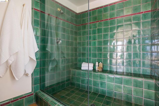 4951 Proctor Ave, Oakland, CA 94618