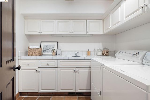 4951 Proctor Ave, Oakland, CA 94618