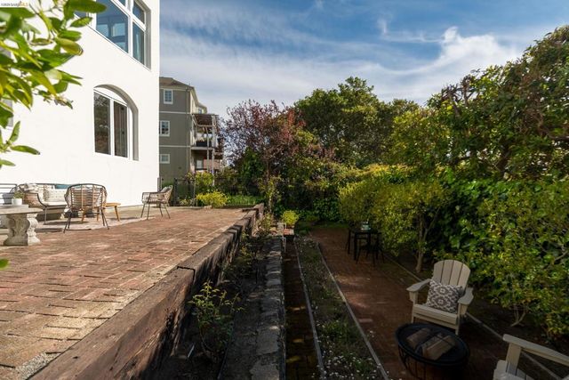 4951 Proctor Ave, Oakland, CA 94618