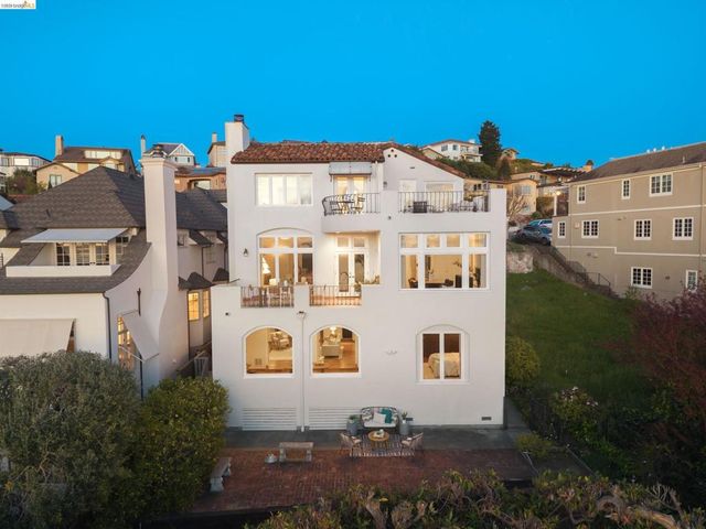 4951 Proctor Ave, Oakland, CA 94618