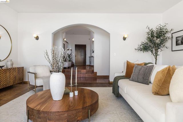 4951 Proctor Ave, Oakland, CA 94618