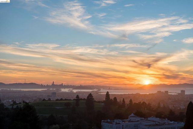 4951 Proctor Ave, Oakland, CA 94618