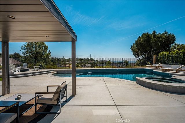 3226 E Ridgeway, Orange, CA 92867