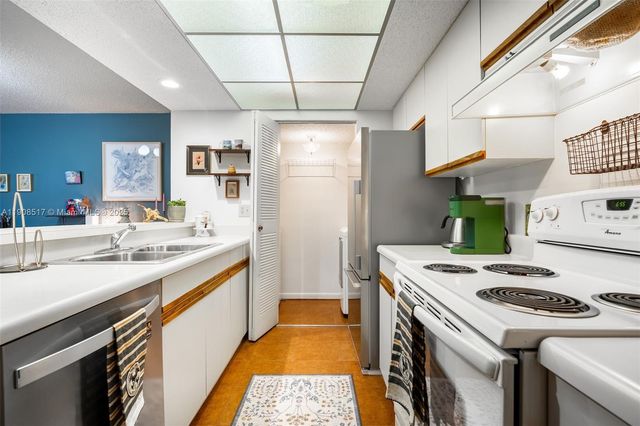 1207 NW 123rd Ave, Pembroke Pines, FL 33026