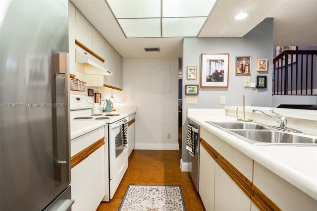 1207 NW 123rd Ave, Pembroke Pines, FL 33026