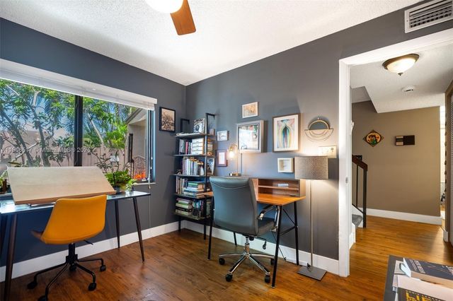 1207 NW 123rd Ave, Pembroke Pines, FL 33026