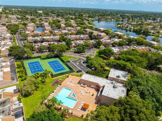 1207 NW 123rd Ave, Pembroke Pines, FL 33026