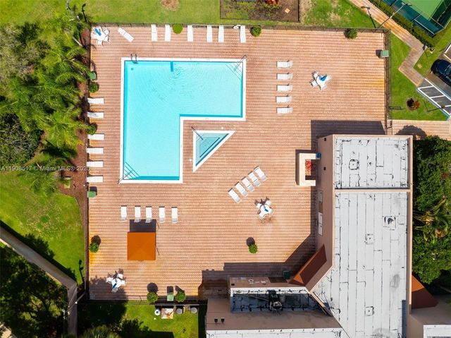 1207 NW 123rd Ave, Pembroke Pines, FL 33026