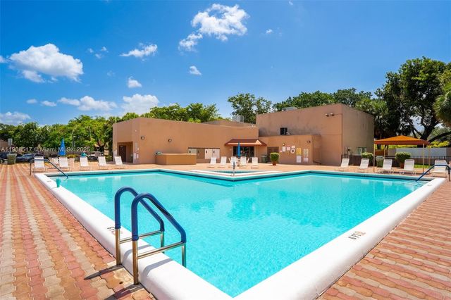 1207 NW 123rd Ave, Pembroke Pines, FL 33026