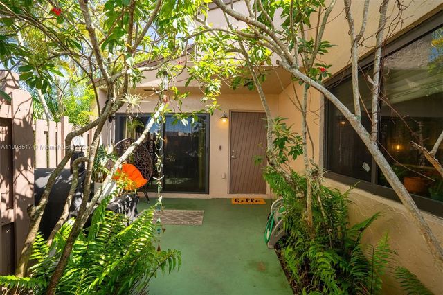 1207 NW 123rd Ave, Pembroke Pines, FL 33026