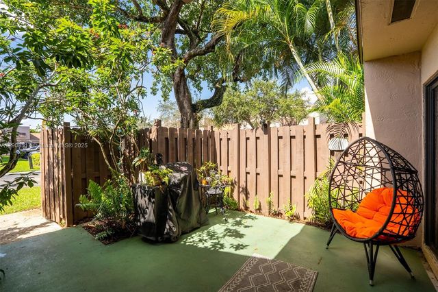 1207 NW 123rd Ave, Pembroke Pines, FL 33026