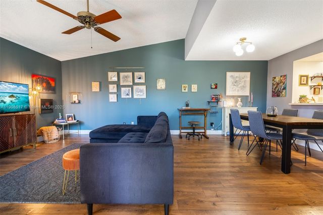 1207 NW 123rd Ave, Pembroke Pines, FL 33026