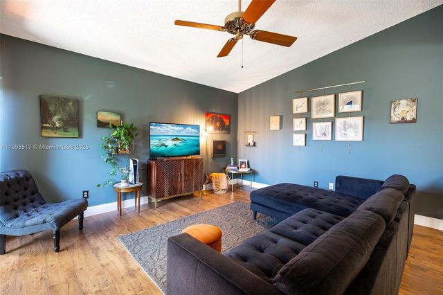 1207 NW 123rd Ave, Pembroke Pines, FL 33026